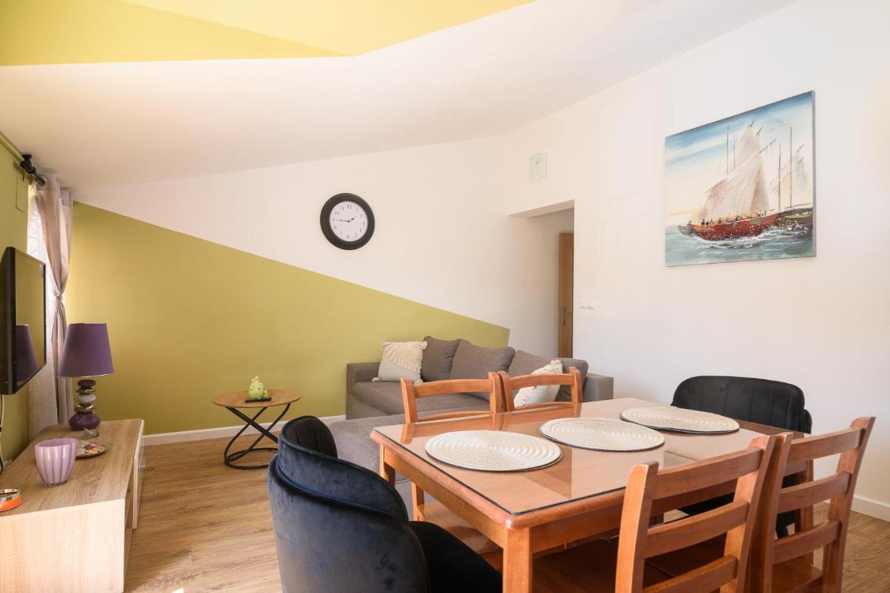 Ferienwohnung Vikeli Trogir Exterior foto
